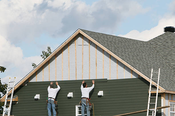 Professional Emergency Siding Repair technician working in Aberdeen, NC